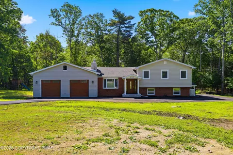 236 Lloyds Ln, Stroudsburg, PA 18360