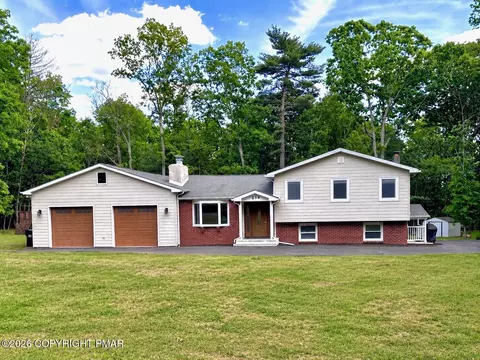 236 Lloyds Ln, Stroudsburg, PA 18360