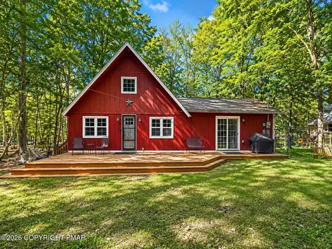 255 Wild Acres Dr, Dingmans Ferry, PA 18328