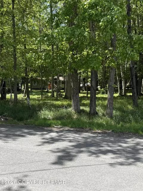6 Lake Shore Drive, Pocono Lake, PA 18347