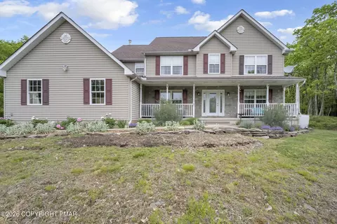 194 Tumbleweed Dr, Effort, PA 18330