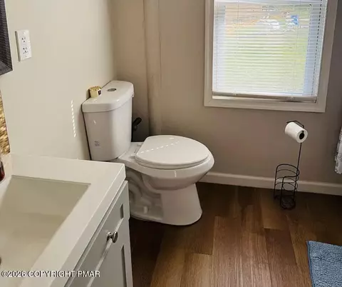 Bath - 3 E Mountain Rd, Scranton, PA 18505 photo 2 of 2