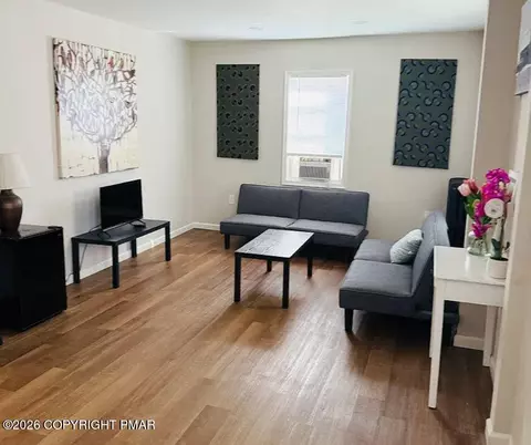 Living - 3 E Mountain Rd, Scranton, PA 18505 photo 2 of 2