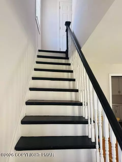 Entry Way - 3 E Mountain Rd, Scranton, PA 18505 photo 1 of 2