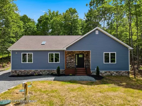 124 Wallenpaupack Dr, Greentown, PA 18426
