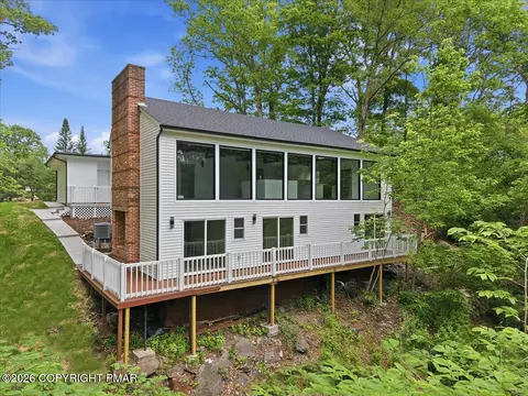 101 Buttermilk Heights Dr, East Stroudsburg, PA 18301