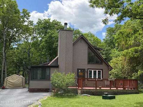 197 Hummingbird Trl, Bushkill, PA 18324