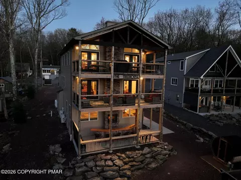74 Lakeview Dr, Lake Harmony, PA 18624