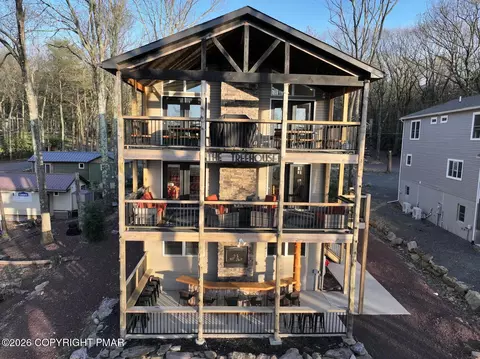 74 Lakeview Dr, Lake Harmony, PA 18624