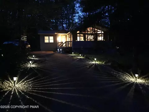 319 Namanock Trl, Pocono Lake, PA 18347