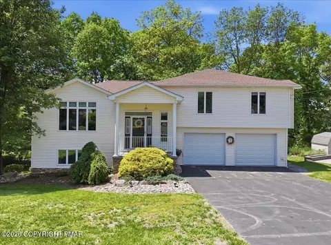 240 Oxford Cir, Stroudsburg, PA 18360