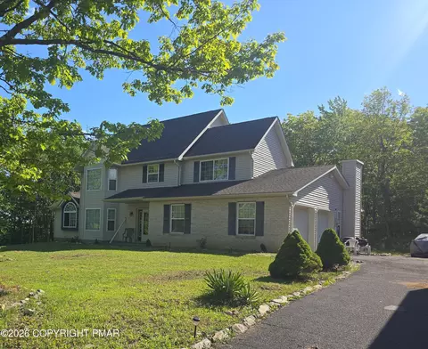 3176 Mountain Terrace Dr, Blakeslee, PA 18610