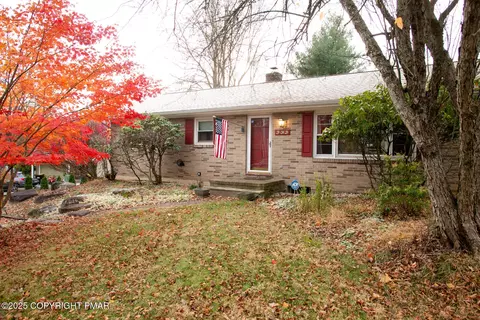 202 Norton Rd, Stroudsburg, PA 18360