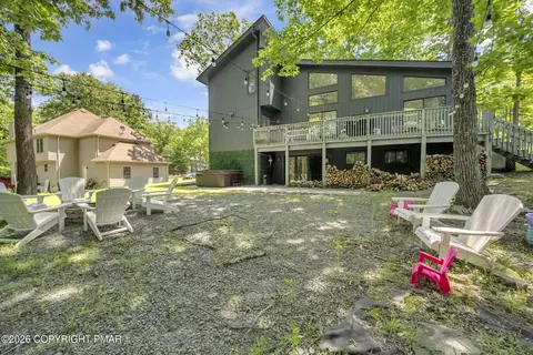 2044 Candlewood Dr, East Stroudsburg, PA 18301