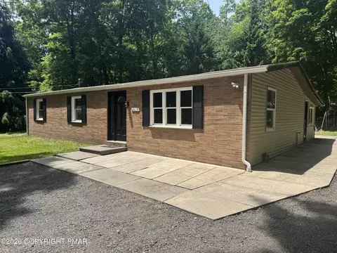 2117 Heathrow Ln, Stroudsburg, PA 18360