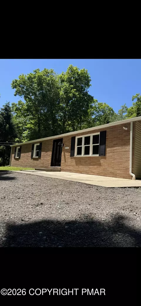 2117 Heathrow Ln, Stroudsburg, PA 18360