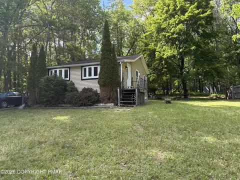 9104 Robinhood Dr, Kunkletown, PA 18058