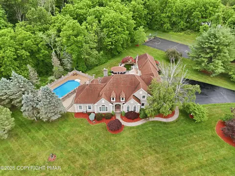 2134 Fox Run Rd, Stroudsburg, PA 18360