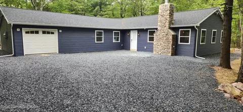 111 Split Rock Rd, Lake Harmony, PA 18624