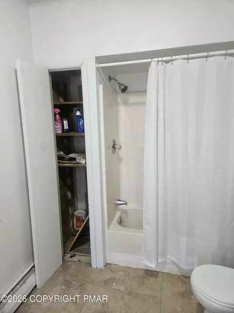 Bath - 200 Division St, Portland, PA 18351 photo 4 of 4