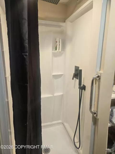 Bath - 200 Division St, Portland, PA 18351 photo 1 of 4
