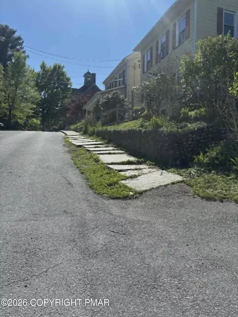 Exterior - 200 Division St, Portland, PA 18351 photo 3 of 4