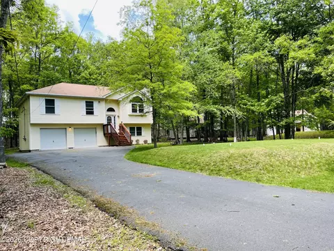 9 Sycamore Cir, Albrightsville, PA 18210