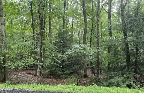 707 Walnut Ln, Albrightsville, PA 18210