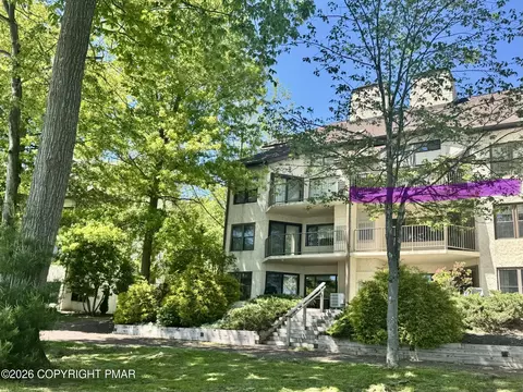 25 Midlake Dr, Lake Harmony, PA 18624
