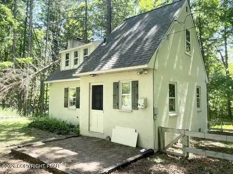 1107 Setzer Rd, Stroudsburg, PA 18360