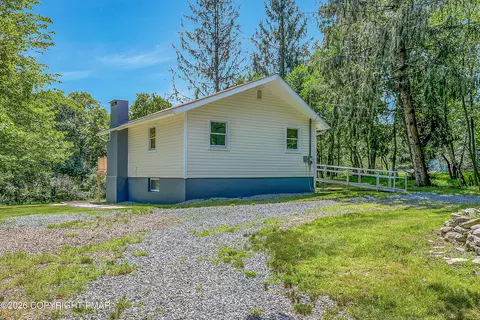 453 Cedar Dr, Long Pond, PA 18334