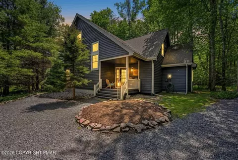 120 Mooncreek Ln, Pocono Pines, PA 18350
