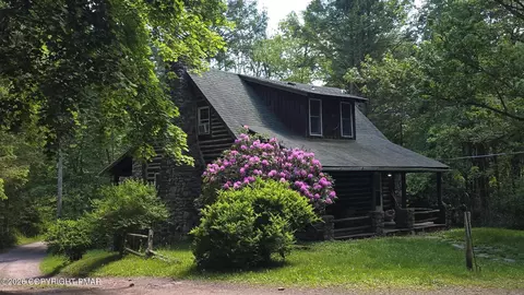 123 Hornet Hill Run Ln, Canadensis, PA 18325