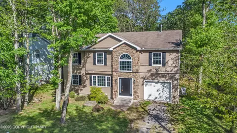 8913 Deerfield Rd, Tobyhanna, PA 18466