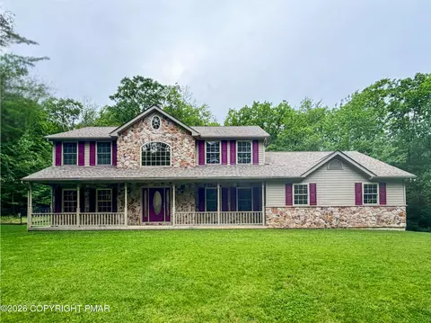 1410 Grand View Dr, Saylorsburg, PA 18353