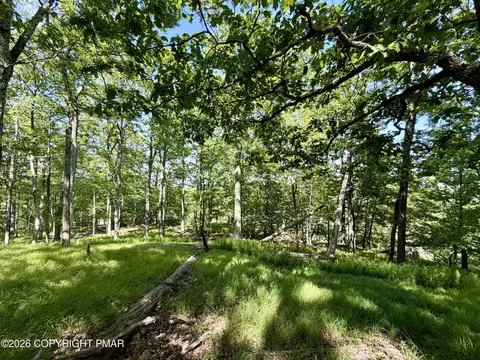 Hillary Drive W, White Haven, PA 18661