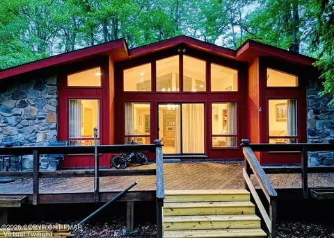149 Livingston Ln, Gouldsboro, PA 18424