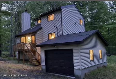 19 Livingston Ln, Gouldsboro, PA 18424