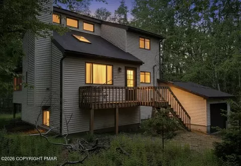 19 Livingston Ln, Gouldsboro, PA 18424