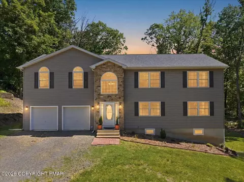 631 Sunglo Ln, Henryville, PA 18332