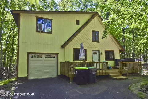 2059 Candlewood Dr, East Stroudsburg, PA 18301