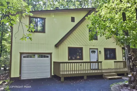 2059 Candlewood Dr, East Stroudsburg, PA 18301