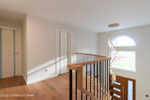 2226 Bedford Ct, Bushkill, PA 18324