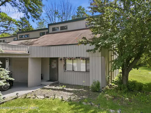217 Evergreen Ct, Tannersville, PA 18372