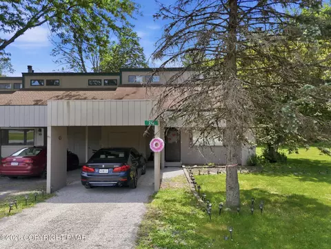 217 Evergreen Ct, Tannersville, PA 18372
