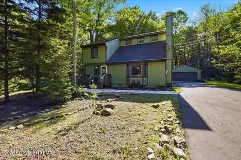 3125 Robert David Dr, Tobyhanna, PA 18466