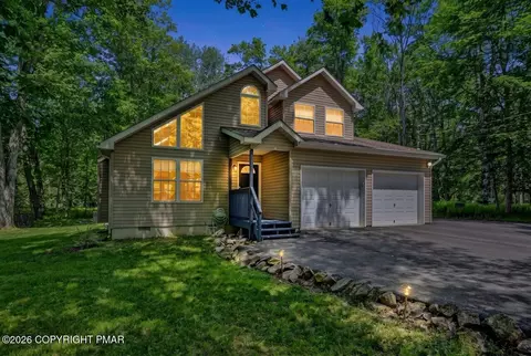 125 Cardinal Ln, Pocono Lake, PA 18347