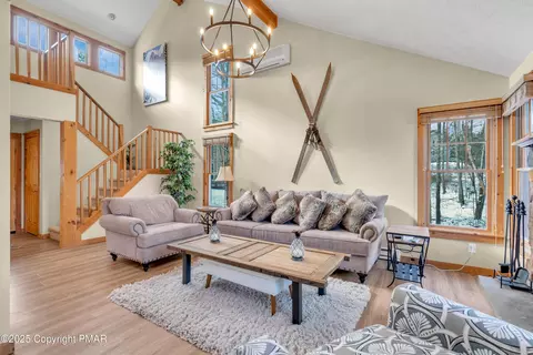 163 Pine Ct, Tannersville, PA 18372