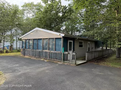 1841 Shadyside Dr, Tobyhanna, PA 18466