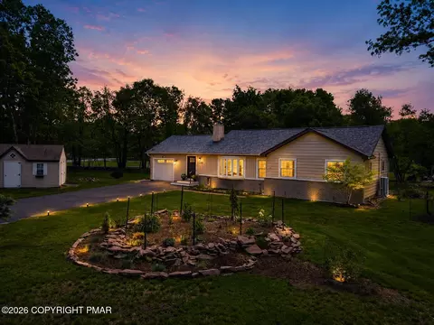 2039 Candlewood Dr, Blakeslee, PA 18610